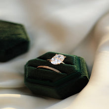 Load image into Gallery viewer, Oval Luxe Ring